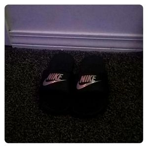 Black Nike slip on shoes